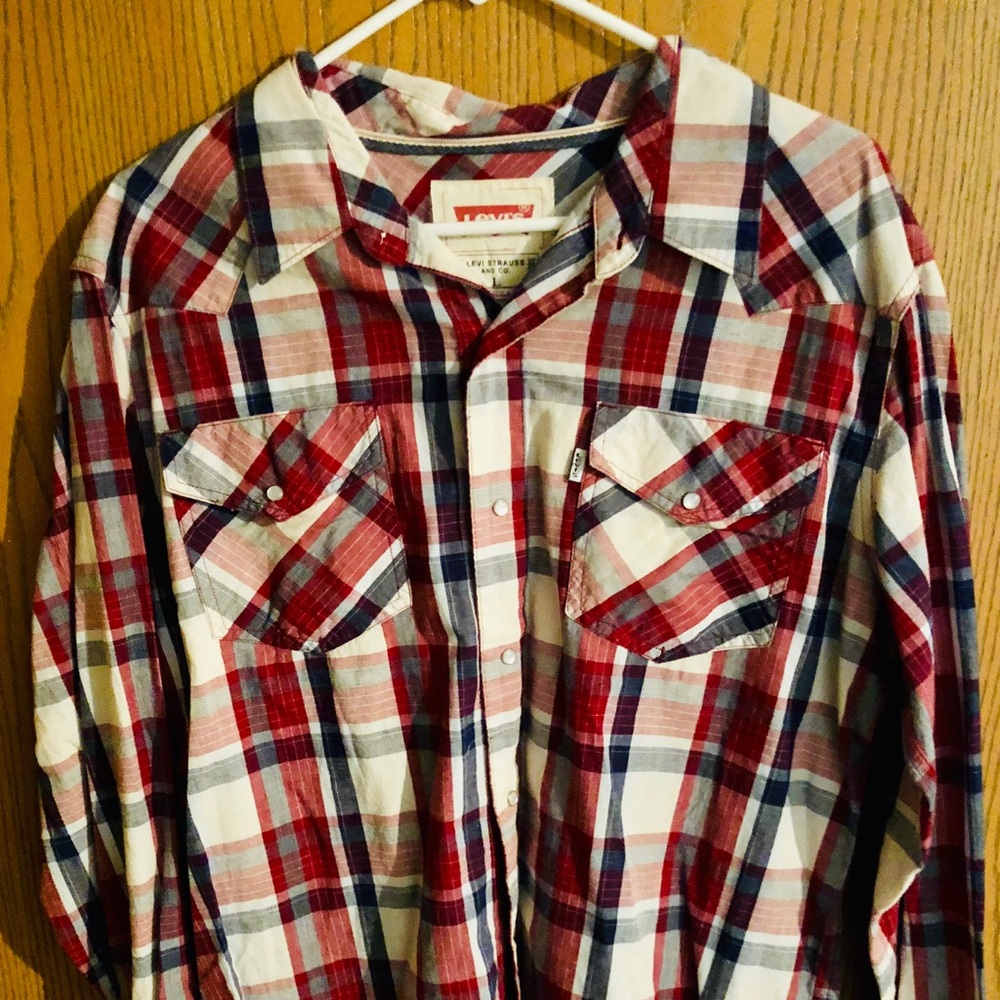 Levi’s button down shirt gently used